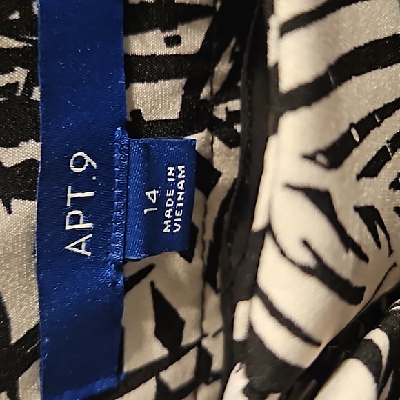 CLEARANCE! NWT Apt. 9 Torie Capri pant. Size 14. - Picture 4 of 8